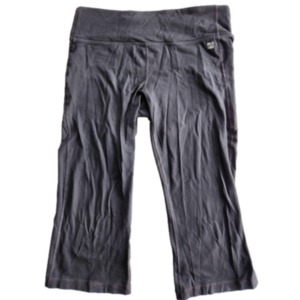 MEC | slim fit cropped athletic stretch capri pants Size Large Black